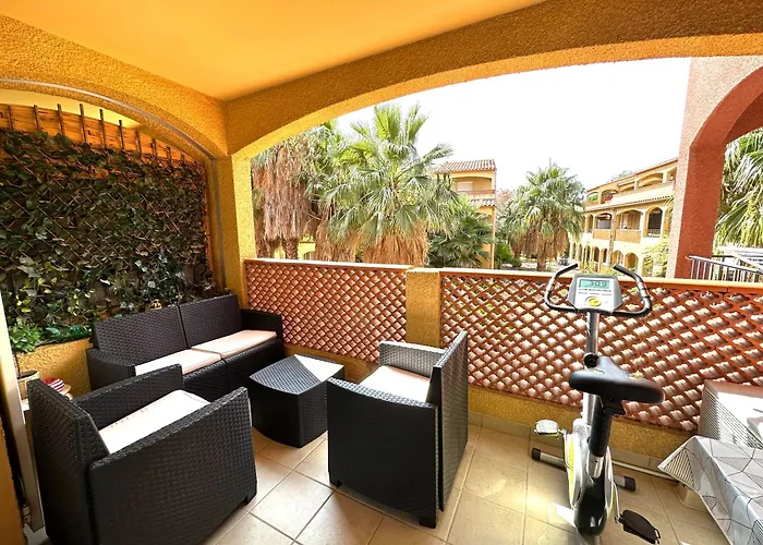 Malibu Village T2 *
